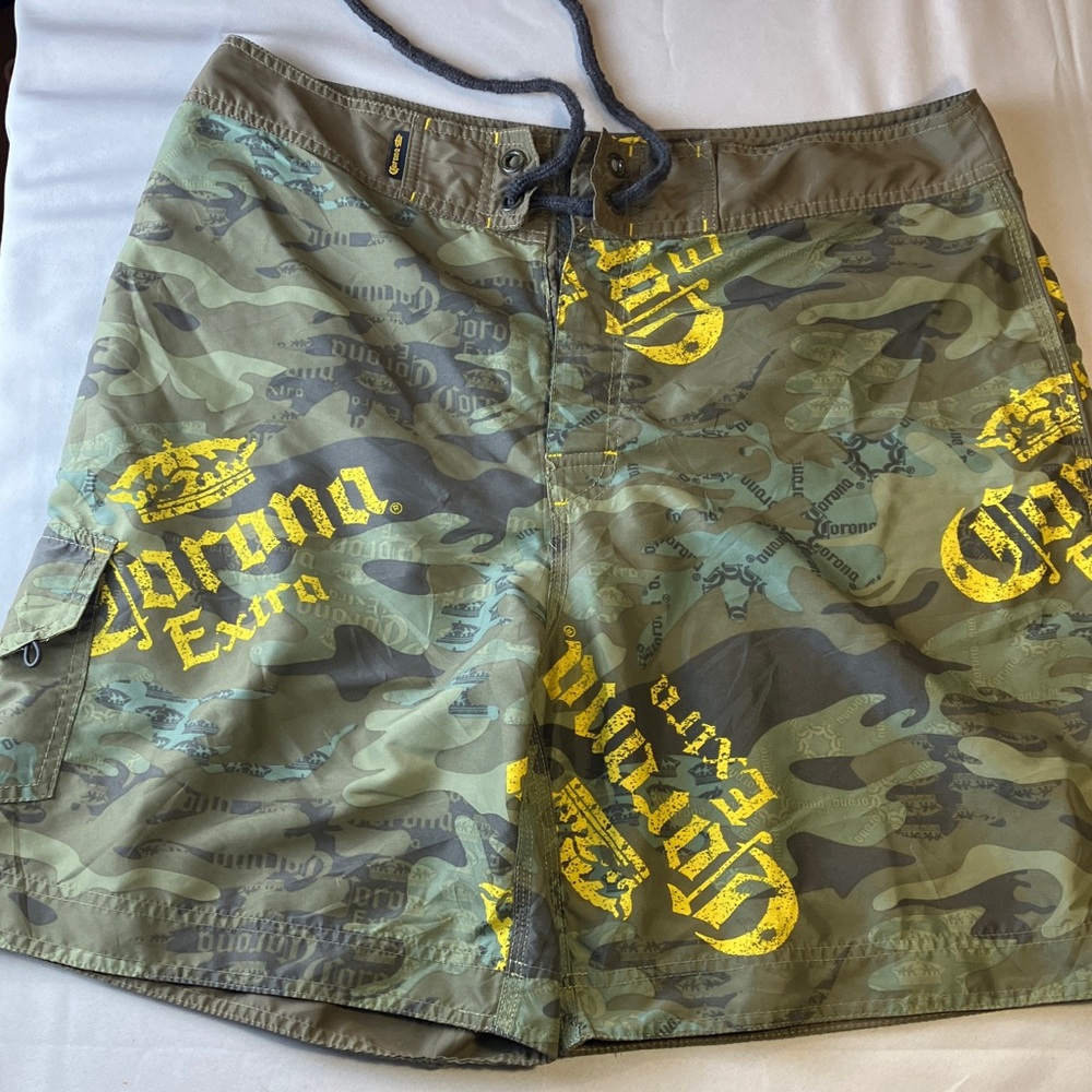 Corona Extra Camo Cargo Shorts Size Large. Hook-and-Loop Fly & Pocket 2007
